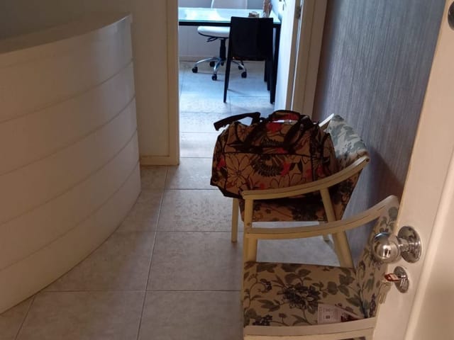 Sala à venda, no bairro Moinhos de Vento em Porto Alegre