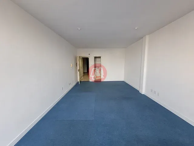 Sala com 35m², para alugar, no bairro Rio Branco em Porto Alegre
