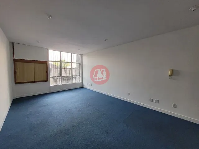 Sala com 35m², para alugar, no bairro Rio Branco em Porto Alegre
