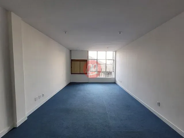 Sala com 35m², para alugar, no bairro Rio Branco em Porto Alegre