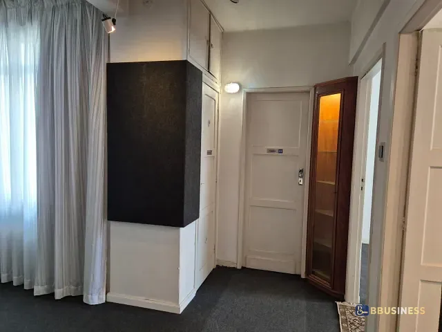 Sala à venda, no bairro Centro Histórico em Porto Alegre