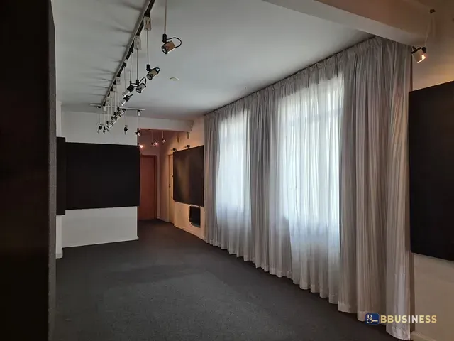 Sala à venda, no bairro Centro Histórico em Porto Alegre