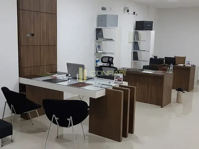 Sala com 100m², à venda, no bairro Meia Praia em Itapema