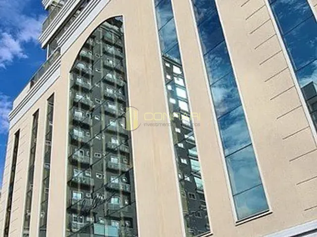 Sala com 100m², à venda, no bairro Meia Praia em Itapema