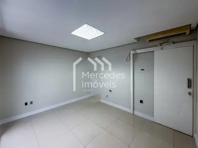 Sala para alugar, no bairro Centro em Itajaí