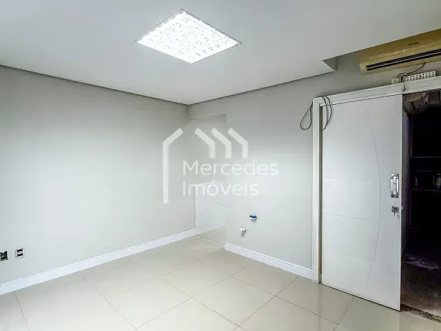 Sala para alugar, no bairro Centro em Itajaí
