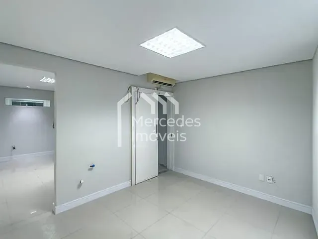 Sala para alugar, no bairro Centro em Itajaí