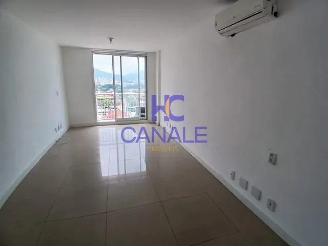 Sala para alugar, no bairro Taquara em Rio de Janeiro