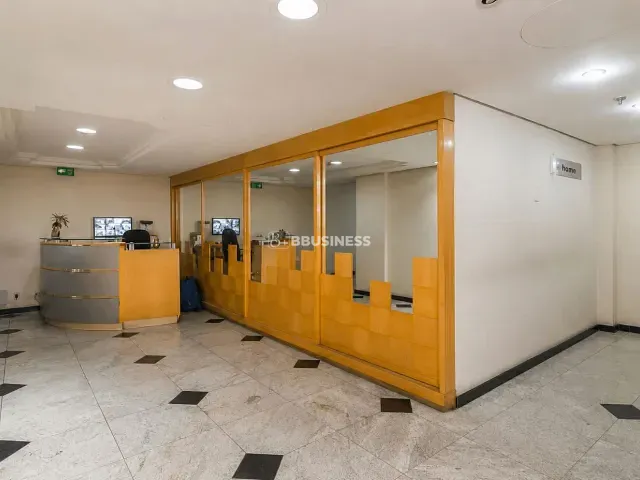 Sala à venda, no bairro Menino Deus em Porto Alegre