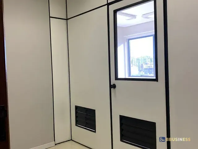 Sala à venda, no bairro Menino Deus em Porto Alegre