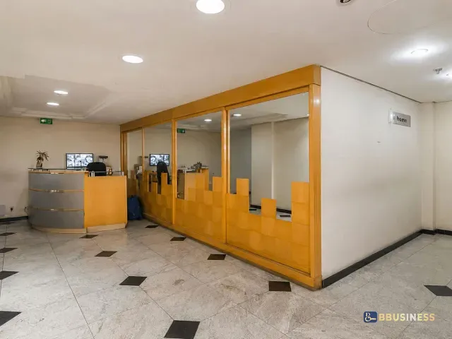 Sala à venda, no bairro Menino Deus em Porto Alegre
