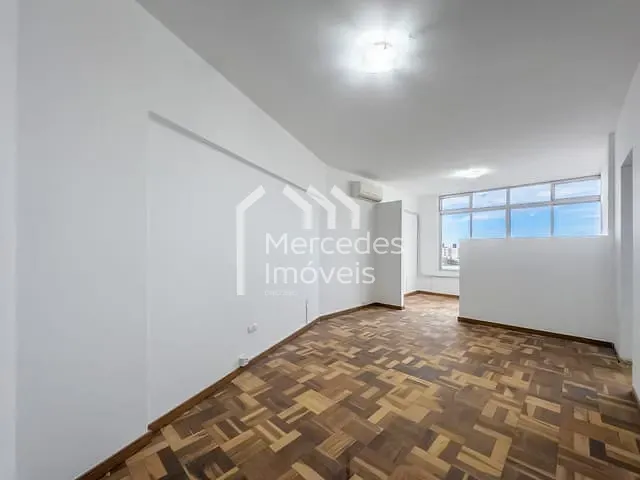 Sala com 54m², para alugar, no bairro Centro em Itajaí