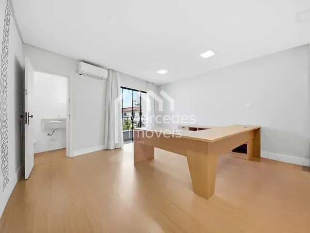 Sala com 36m², para alugar, no bairro Centro em Itajaí