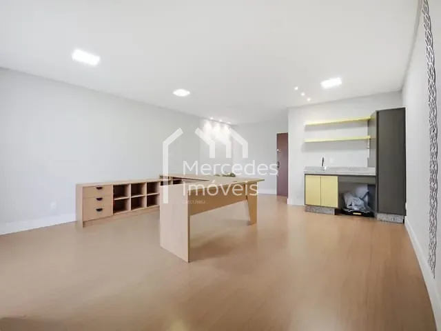 Sala com 36m², para alugar, no bairro Centro em Itajaí