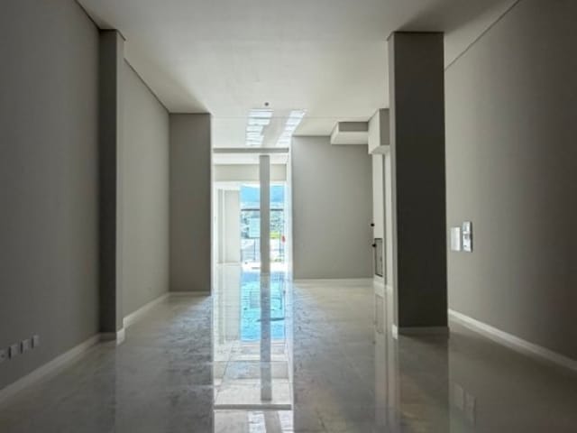 Sala à venda, no bairro Centro em Itapema