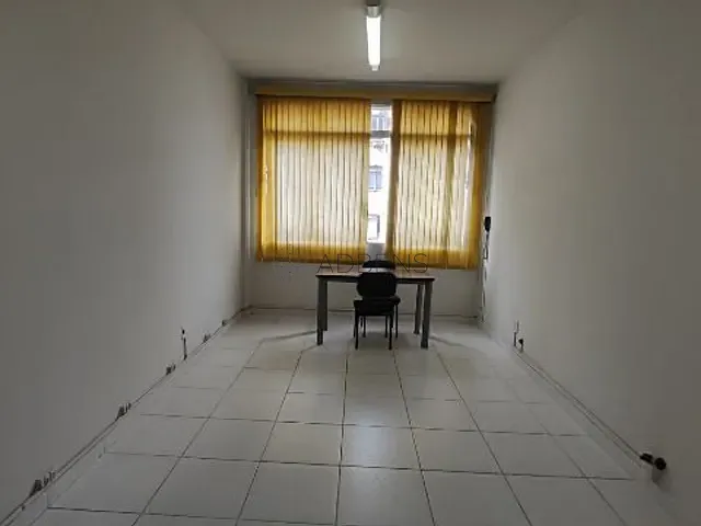 Sala à venda ou para alugar, no bairro República em São Paulo