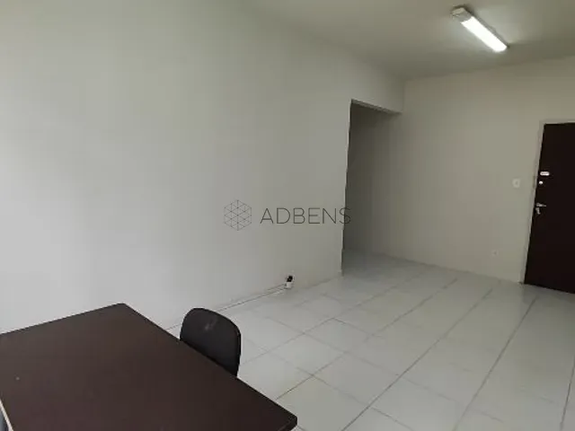 Sala à venda ou para alugar, no bairro República em São Paulo