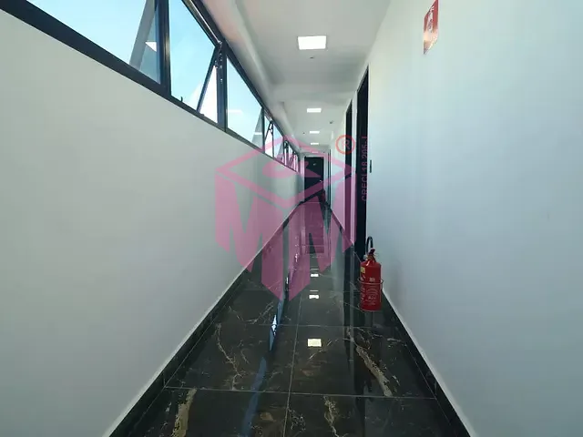 Sala à venda ou para alugar, no bairro Vila Curuçá em Santo André