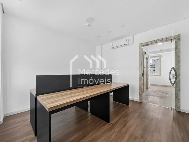 Sala com 120m², para alugar, no bairro Centro em Itajaí