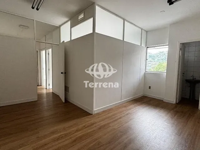 Sala com 83m², para alugar, no bairro Garcia em Blumenau