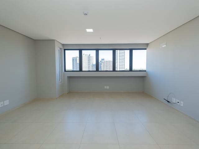 Foto do Sala - Sala comercial disponível para aluguel no Parque Una em Pelotas RS, com excelente localização e infraestrutura ideal para negócios e serviços | UP Imóveis