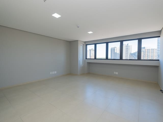 Foto do Sala - Sala comercial disponível para aluguel no Parque Una em Pelotas RS, com excelente localização e infraestrutura ideal para negócios e serviços | UP Imóveis
