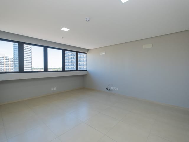 Foto do Sala - Sala comercial disponível para aluguel no Parque Una em Pelotas RS, com excelente localização e infraestrutura ideal para negócios e serviços | UP Imóveis