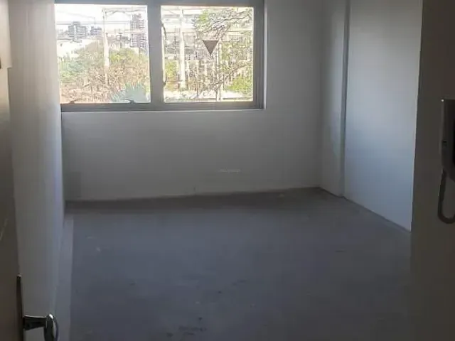 Sala à venda, no bairro São Sebastião em Porto Alegre