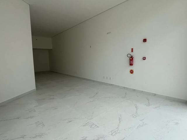 Sala à venda, no bairro Meia Praia em Itapema