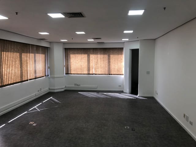 Sala com 65m², à venda ou para alugar, no bairro Bela Vista em São Paulo