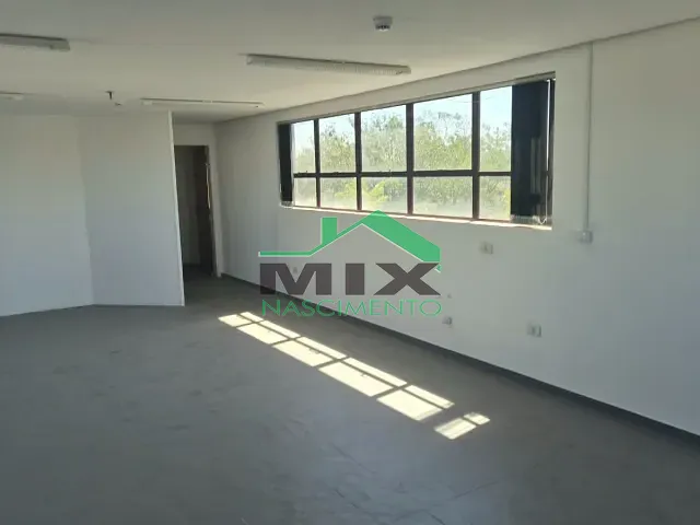Sala à venda ou para alugar, no bairro Rudge Ramos em São Bernardo do Campo