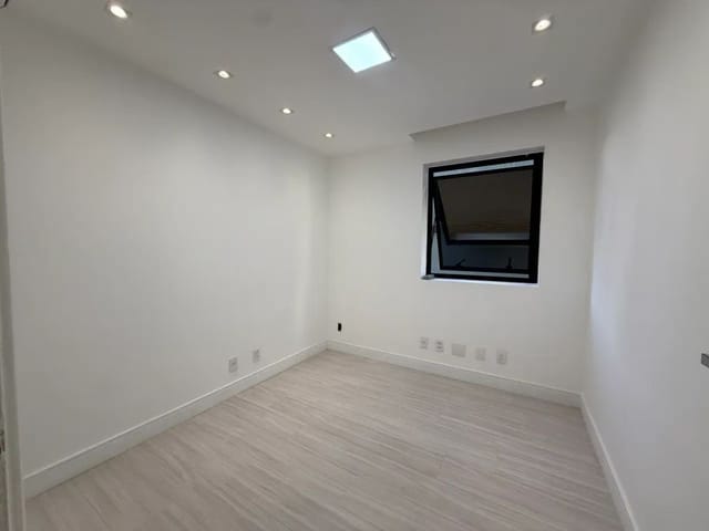 Sala à venda, no bairro Vila Clementino	 em São Paulo