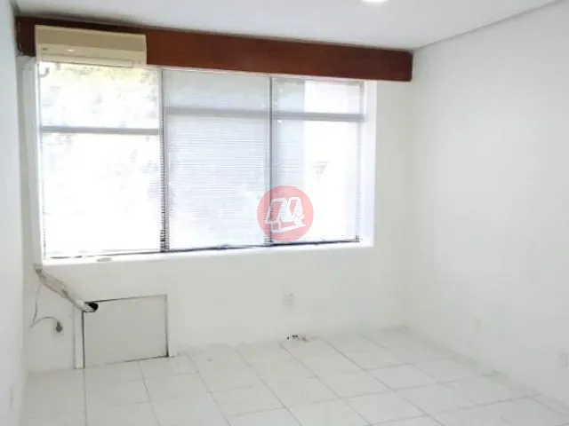 Sala à venda ou para alugar, no bairro Rio Branco em Porto Alegre