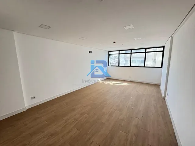 Sala à venda ou para alugar, no bairro Vila Brasileira em Itatiba