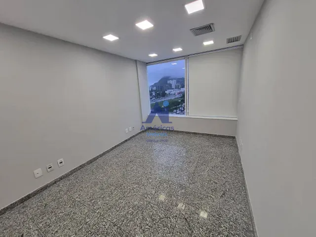 Sala com 22m², para alugar, no bairro Recreio dos Bandeirantes em Rio de Janeiro