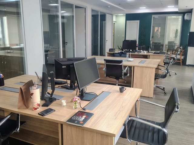 Sala com 172m², para alugar, no bairro Alphaville Centro Industrial e Empresarial/Alphaville. em Barueri