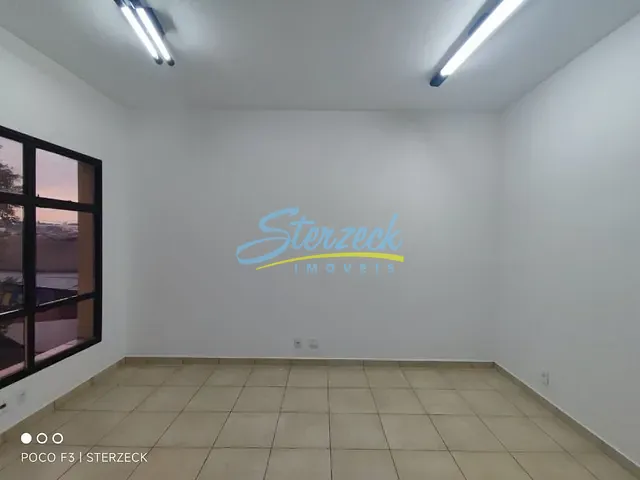 Sala com 34m², para alugar, no bairro Centro em Vinhedo