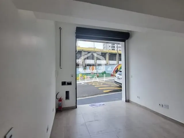 Sala com 30m², para alugar, no bairro Vila das Belezas em São Paulo