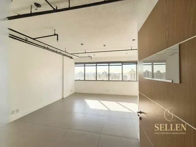 Sala com 70m², para alugar, no bairro Menino Deus em Porto Alegre