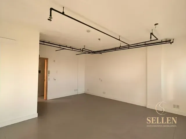 Sala com 70m², para alugar, no bairro Menino Deus em Porto Alegre