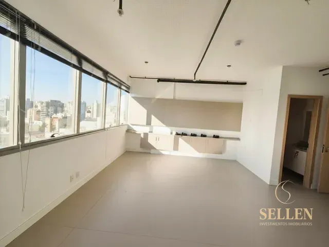 Sala com 70m², para alugar, no bairro Menino Deus em Porto Alegre