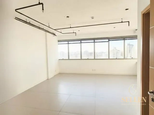Sala com 70m², para alugar, no bairro Menino Deus em Porto Alegre