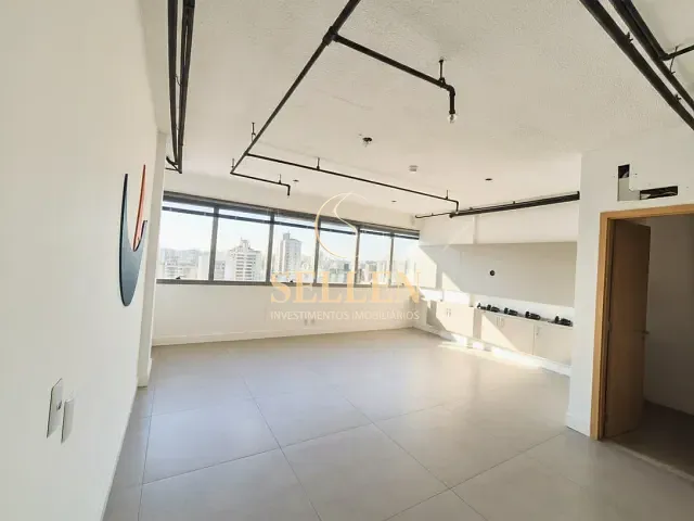 Sala com 70m², para alugar, no bairro Menino Deus em Porto Alegre