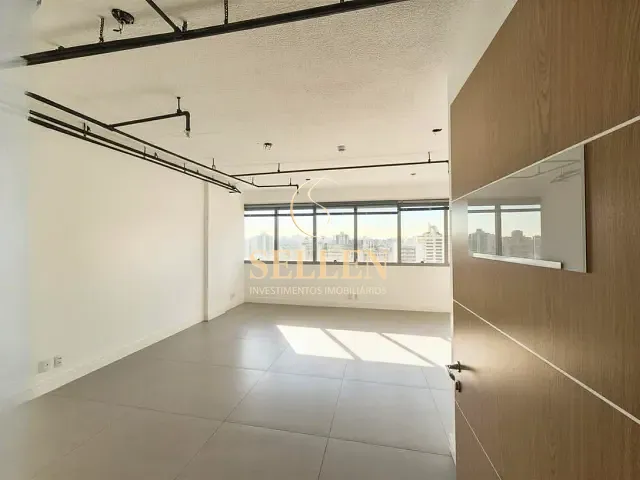 Sala com 70m², para alugar, no bairro Menino Deus em Porto Alegre