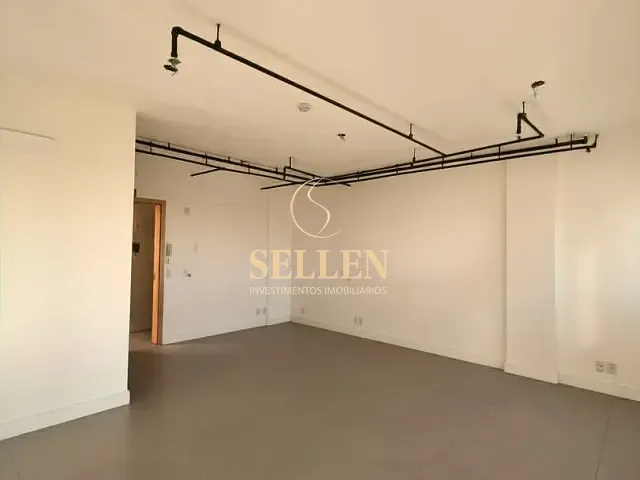 Sala com 70m², para alugar, no bairro Menino Deus em Porto Alegre