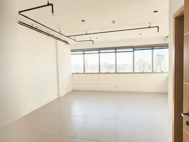 Sala com 70m², para alugar, no bairro Menino Deus em Porto Alegre