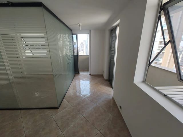 Sala à venda ou para alugar, no bairro Vila Mariana em São Paulo