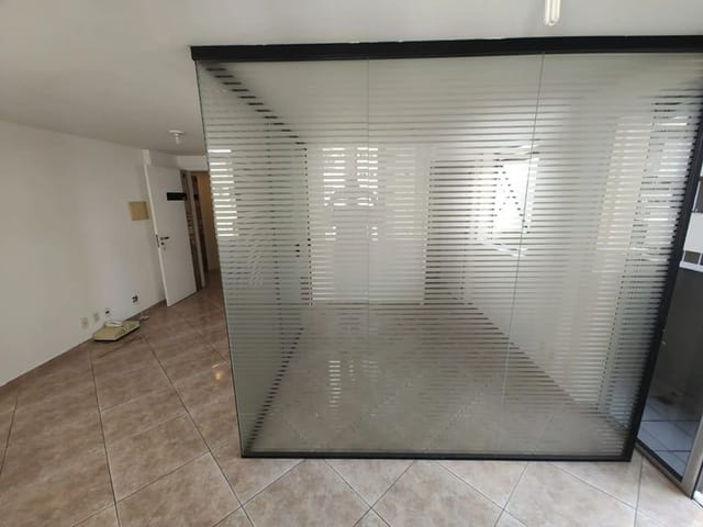Sala à venda ou para alugar, no bairro Vila Mariana em São Paulo