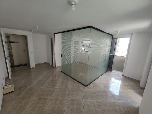 Sala à venda ou para alugar, no bairro Vila Mariana em São Paulo