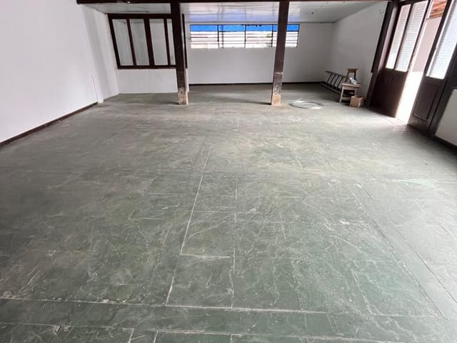 Casa à venda ou para alugar, no bairro Corrêas em Petrópolis